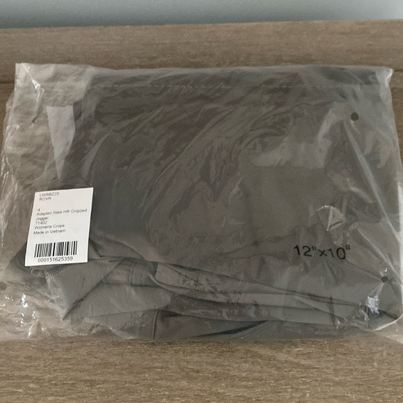 New with Tags Lululemon Adapted State High-Rise Cropped Jogger in Rover - Size 4 - Picture 6 of 8